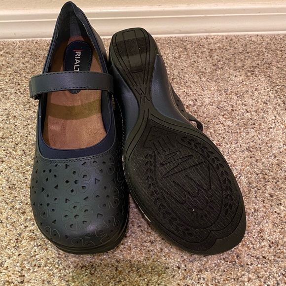 RIALTO COMFORT Visalia MARY JANE CLOGS - Picture 4 of 5